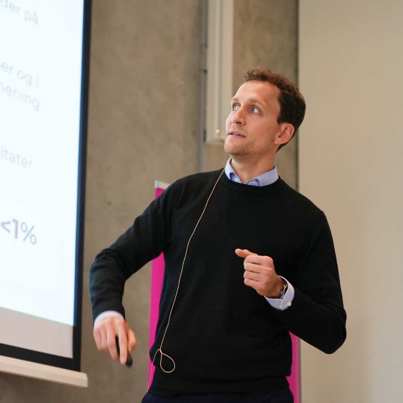 Nicklas Lindby præsenterer AI-værktøjer på AI Marketing Conference 2025