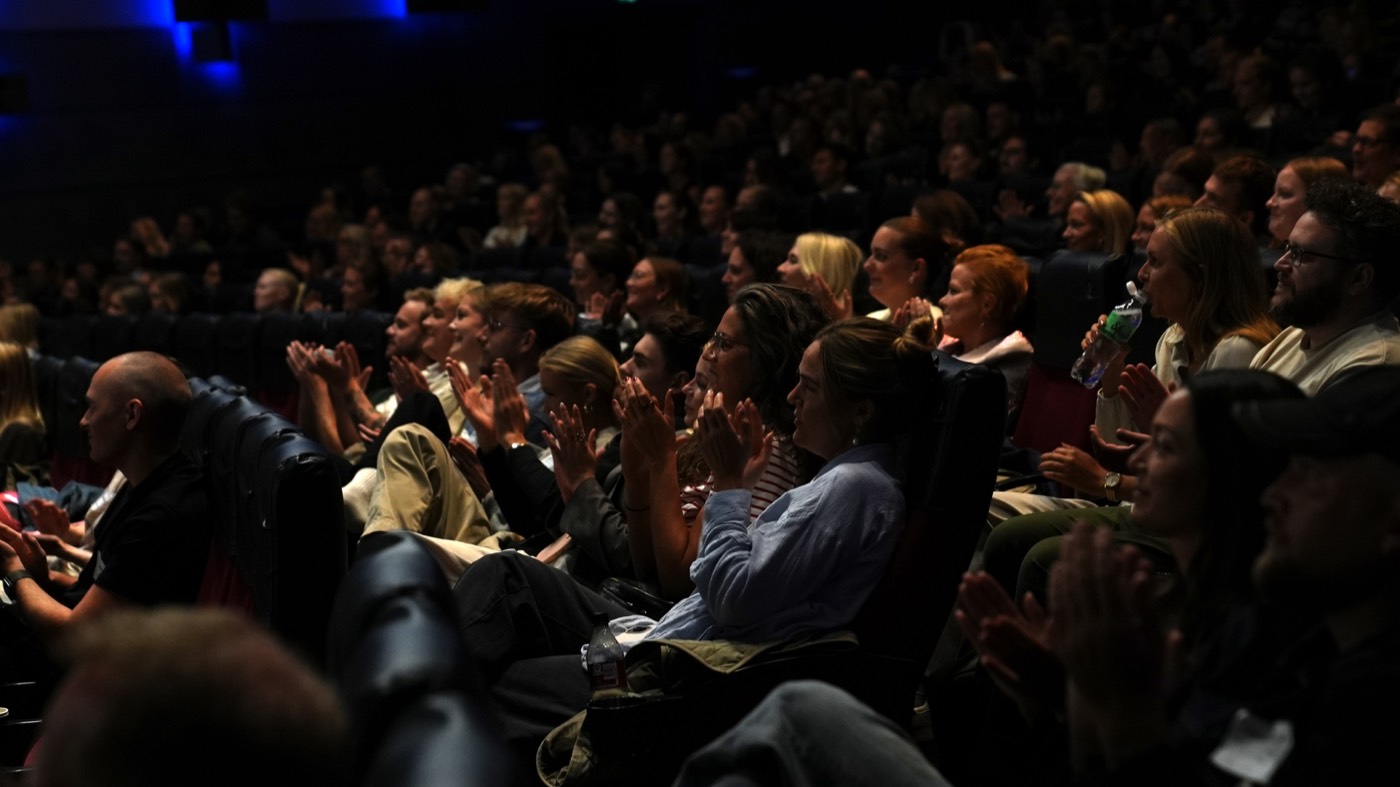Fuld sal til Nicklas Lindbys AI-foredrag på MarketingBio 2025
